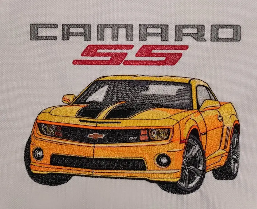 Brodure d'une voiture sportive jaune avec bandes noires et les mots "Camaro SS" en haut.