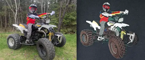 Personne en combinaison colorée sur quad Yamaha blanc avec illustration stylisée similaire.